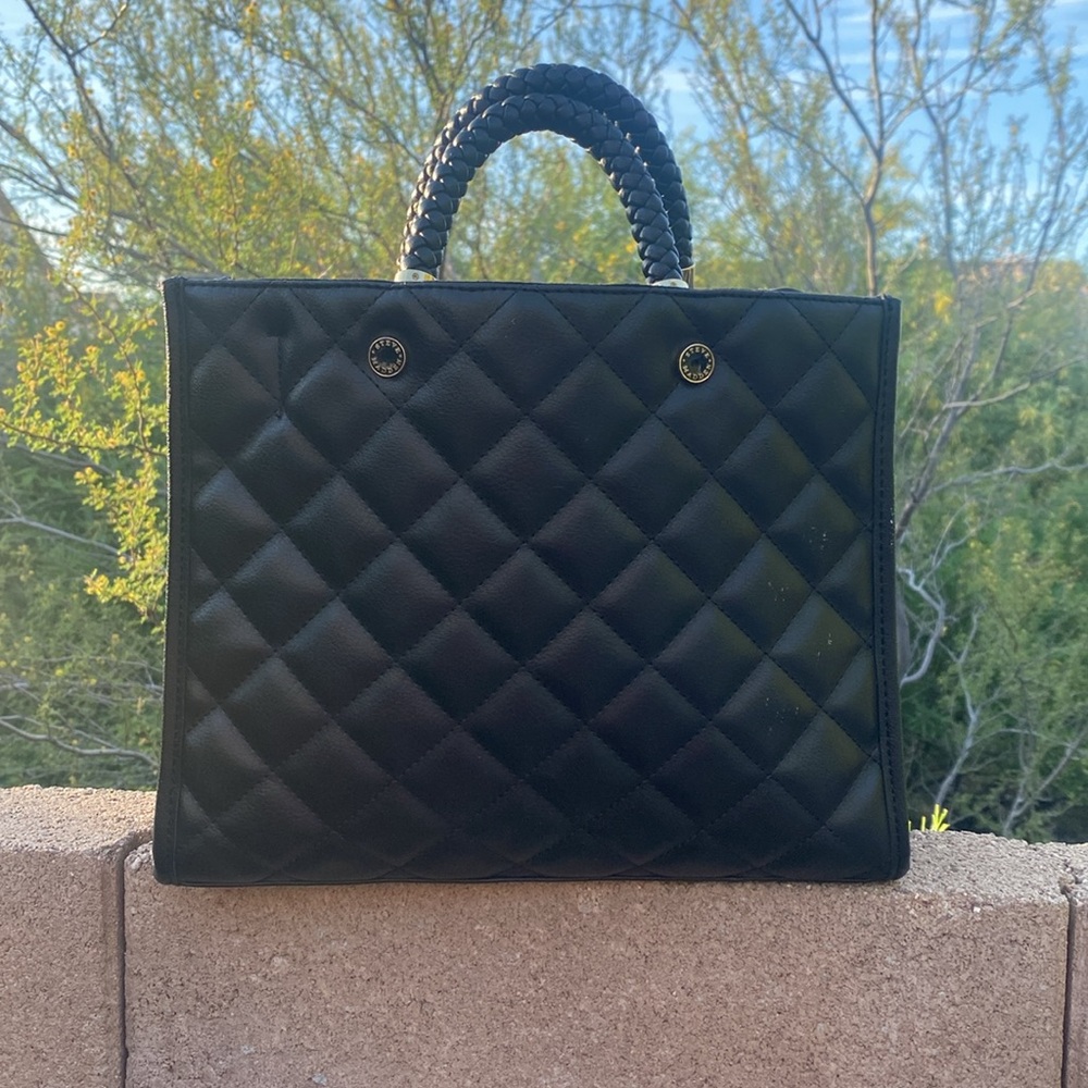 Women’s Steve Madden Black handbag Purse Tote faux leather gold hardware Size M